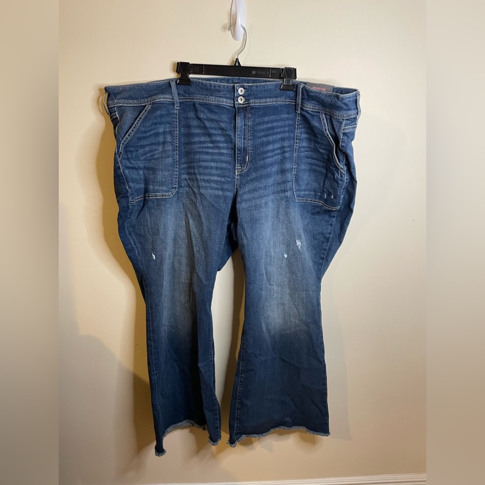 NWT Torrid Short/Petite Length Vintage Stretch Mid-Rise Flare Jeans